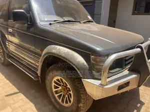 Mitsubishi Pajero Junior 1997 Black