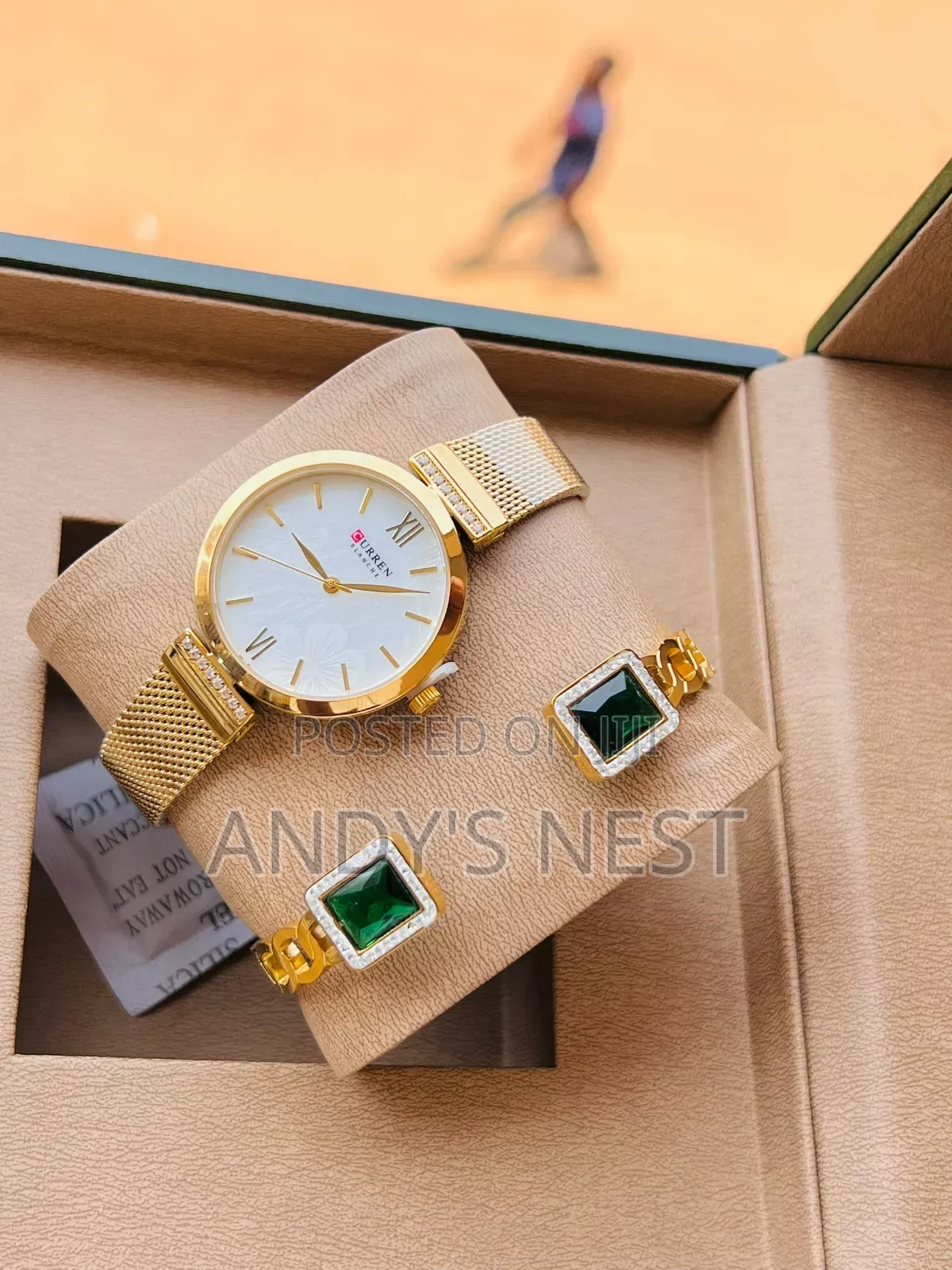 Curren Ladies Watch With a Bangle