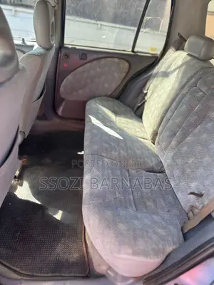 Toyota Raum 1998