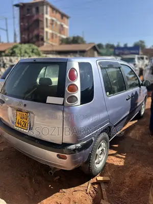Toyota Raum 1998