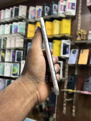 Apple iPhone 11 64 GB White