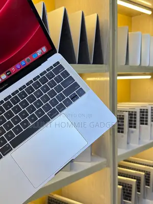 Laptop Apple MacBook Pro 2017 8GB Intel Core i5 HDD+SSD 256GB