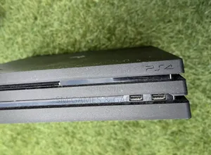 Ps4 Pro, Chipped With 20 Games