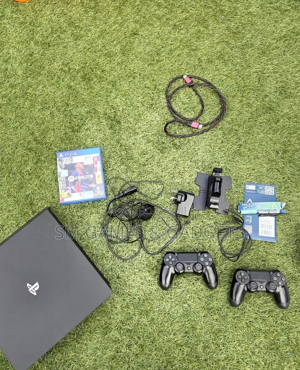 Ps4 Pro, Chipped With 20 Games