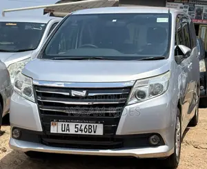 Toyota Noah 2.0 FWD (8 Seater) 2015 Silver
