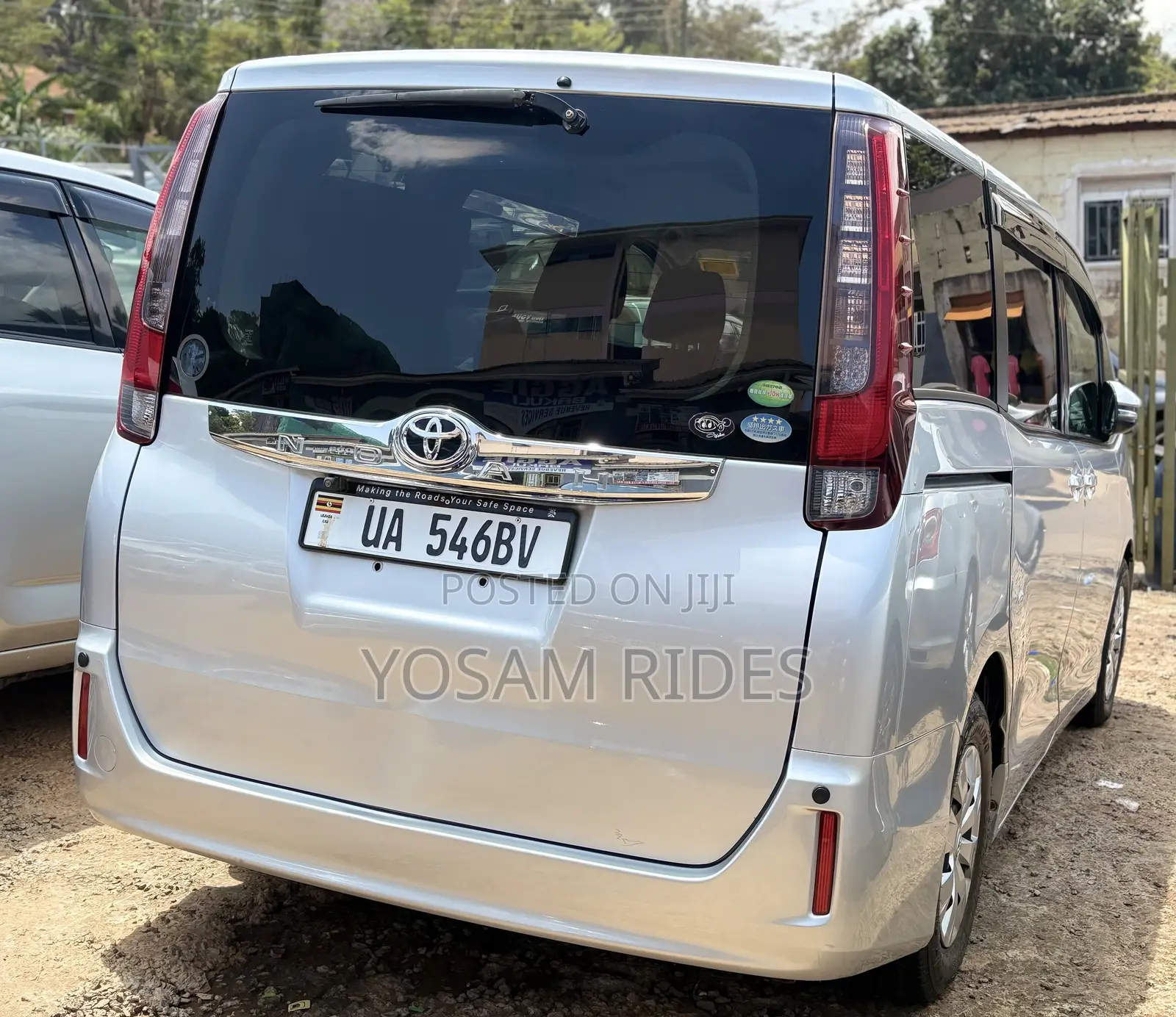 Toyota Noah 2.0 FWD (8 Seater) 2015 Silver