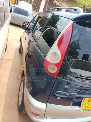 Toyota Fun Cargo 2002 Blue