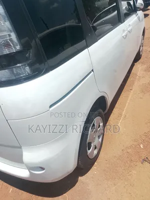 Toyota Sienta 2007 White