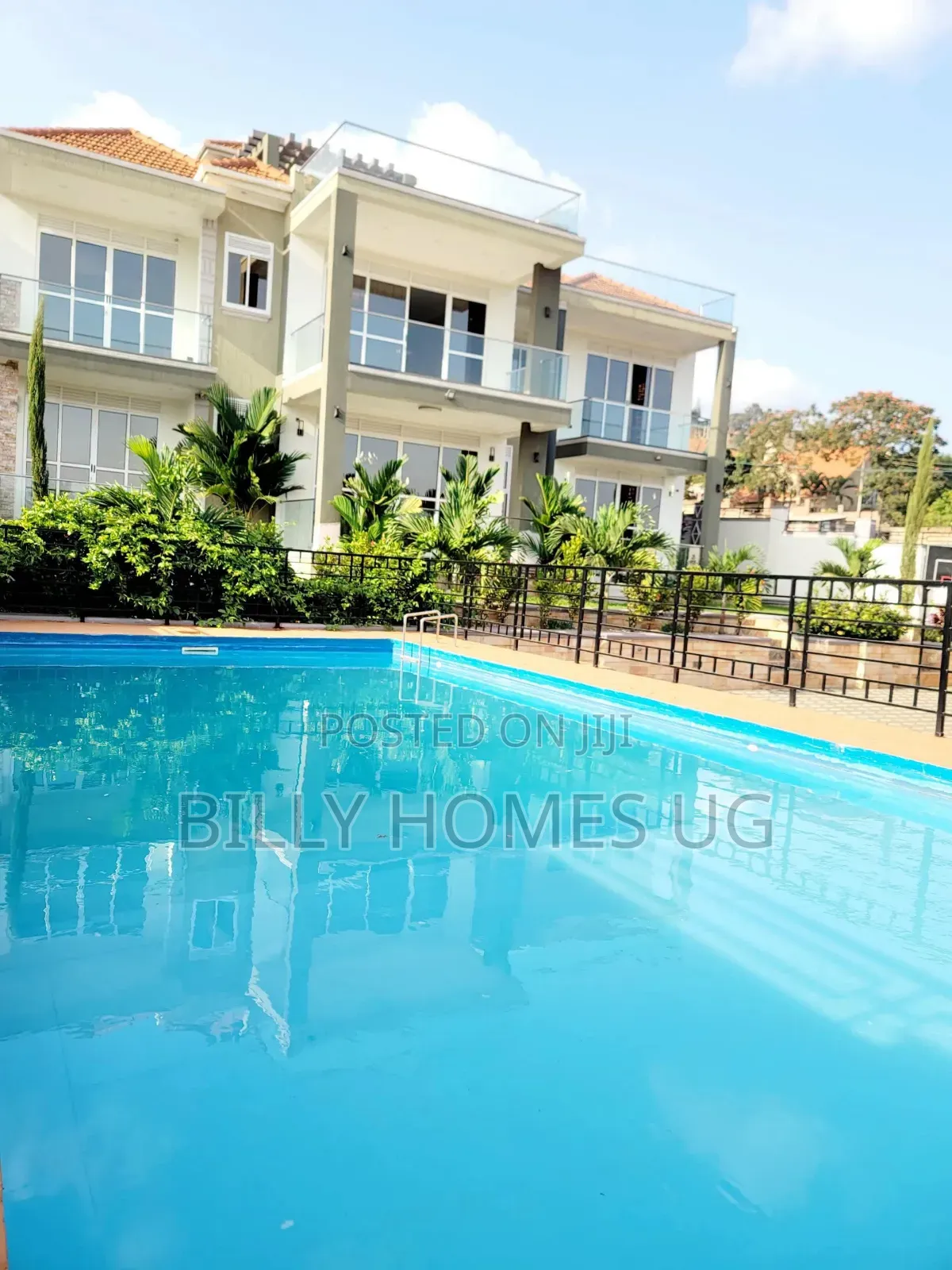 5bdrm Villa in Ssabagabo-Makindye for sale