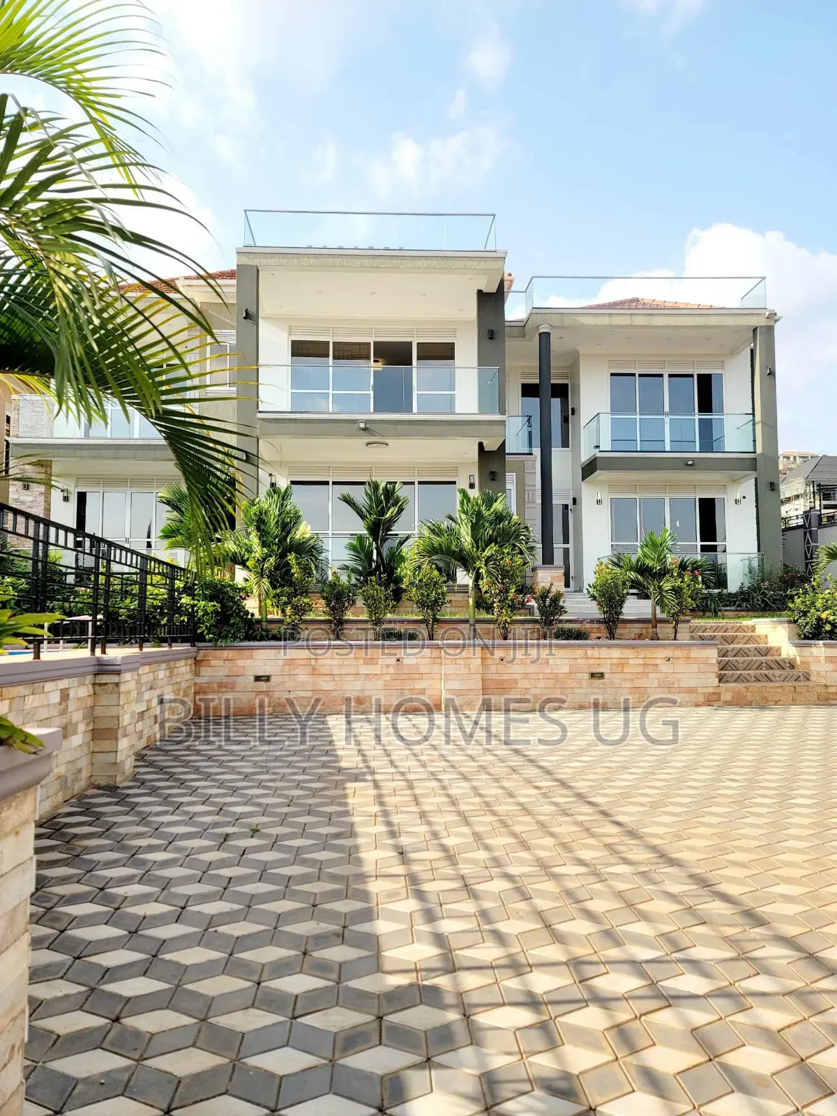 5bdrm Villa in Ssabagabo-Makindye for sale