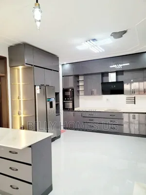 5bdrm Villa in Ssabagabo-Makindye for sale