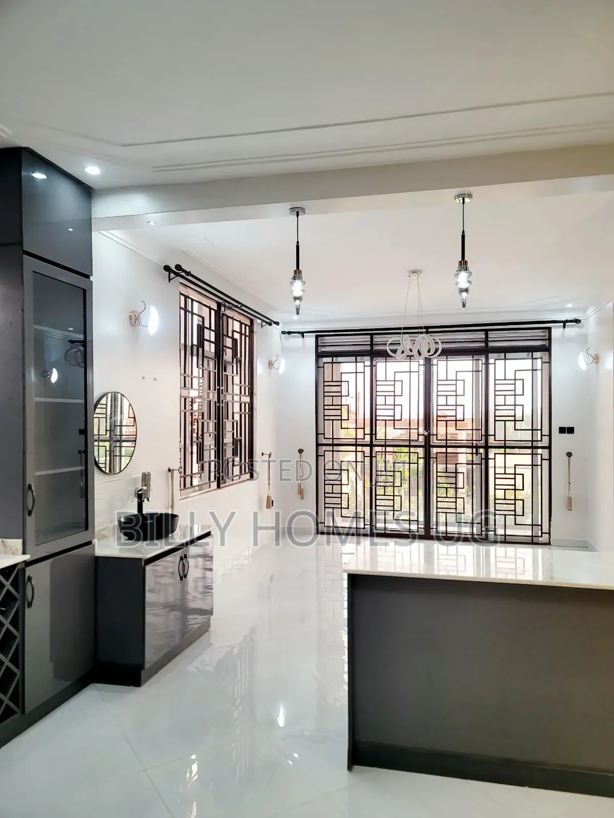 5bdrm Villa in Ssabagabo-Makindye for sale