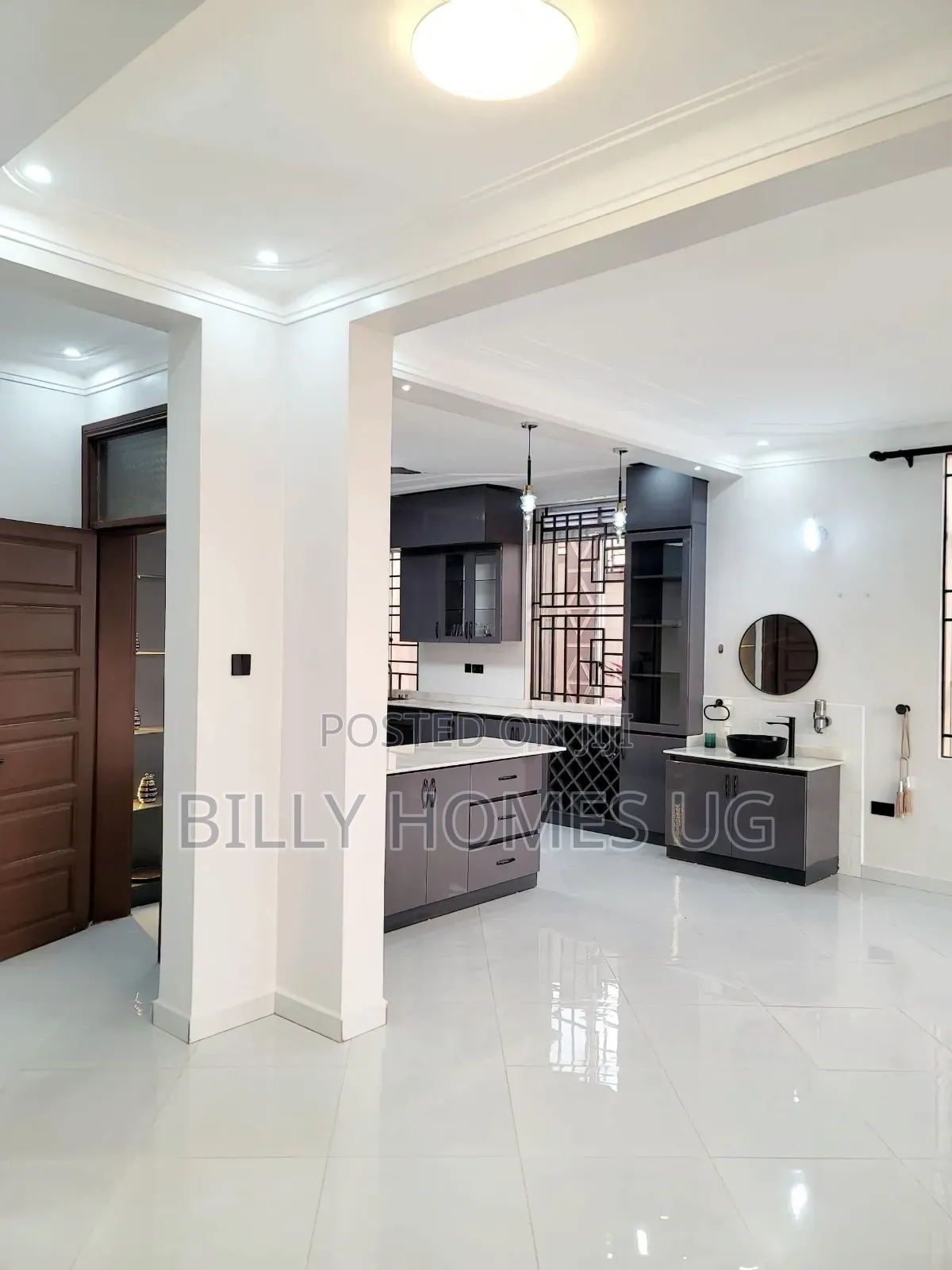 5bdrm Villa in Ssabagabo-Makindye for sale