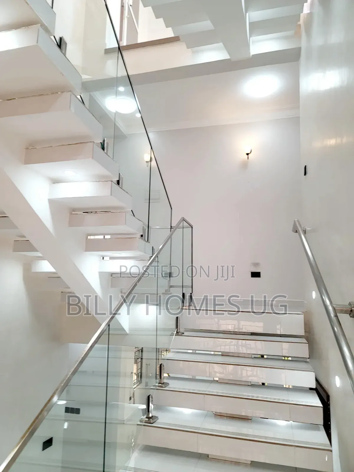 5bdrm Villa in Ssabagabo-Makindye for sale