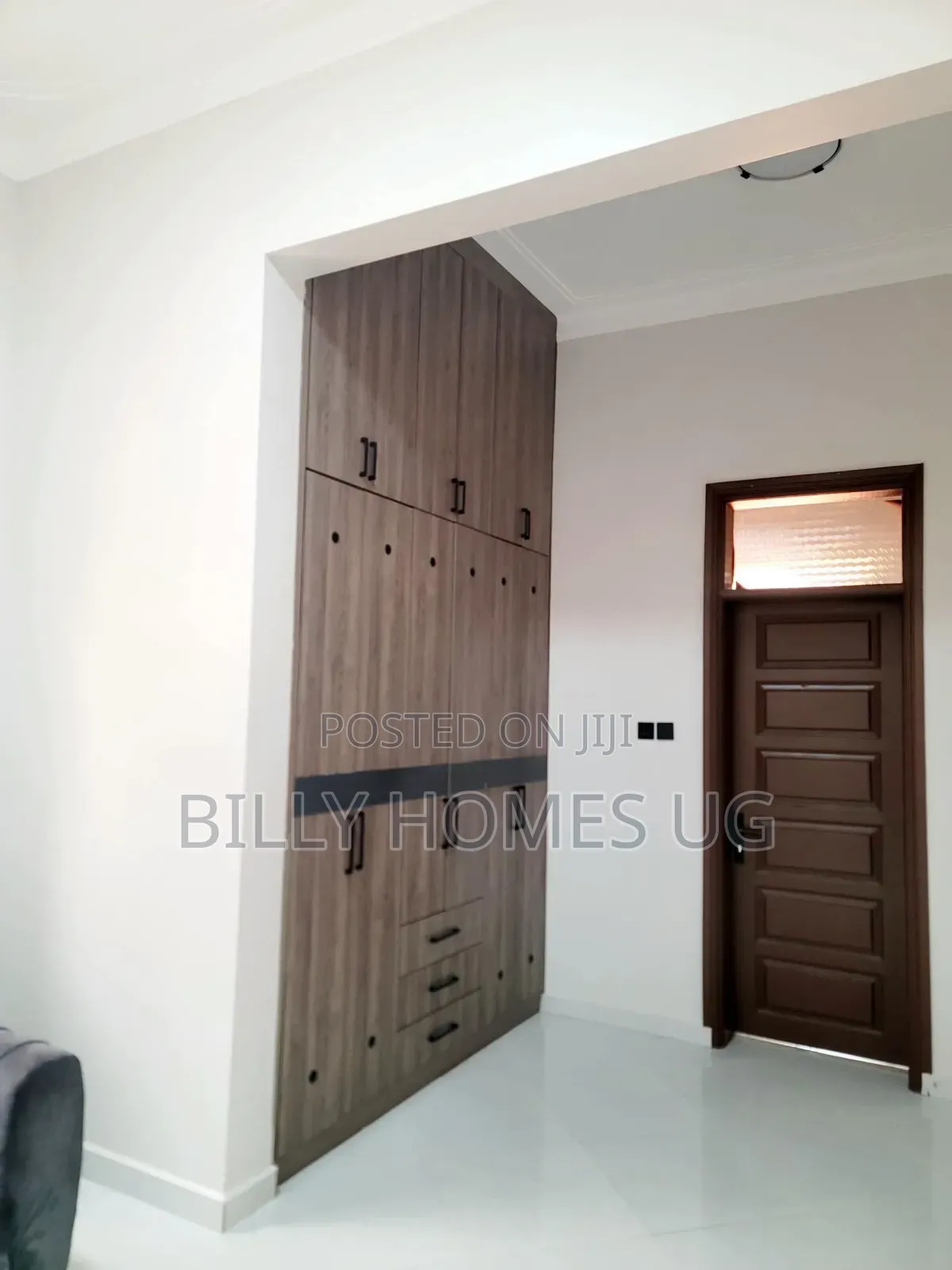 5bdrm Villa in Ssabagabo-Makindye for sale