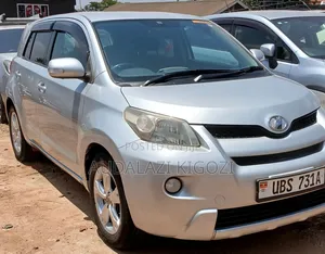Toyota IST 2011 Silver