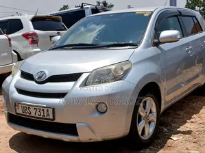 Toyota IST 2011 Silver