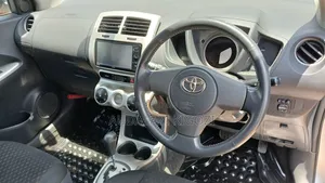 Toyota IST 2011 Silver