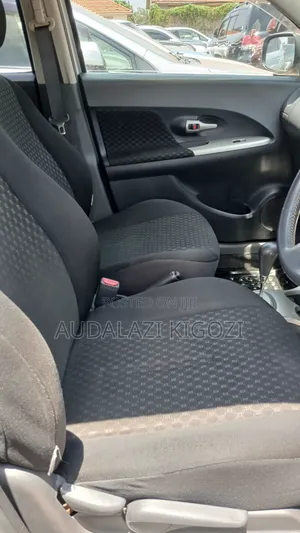 Toyota IST 2011 Silver