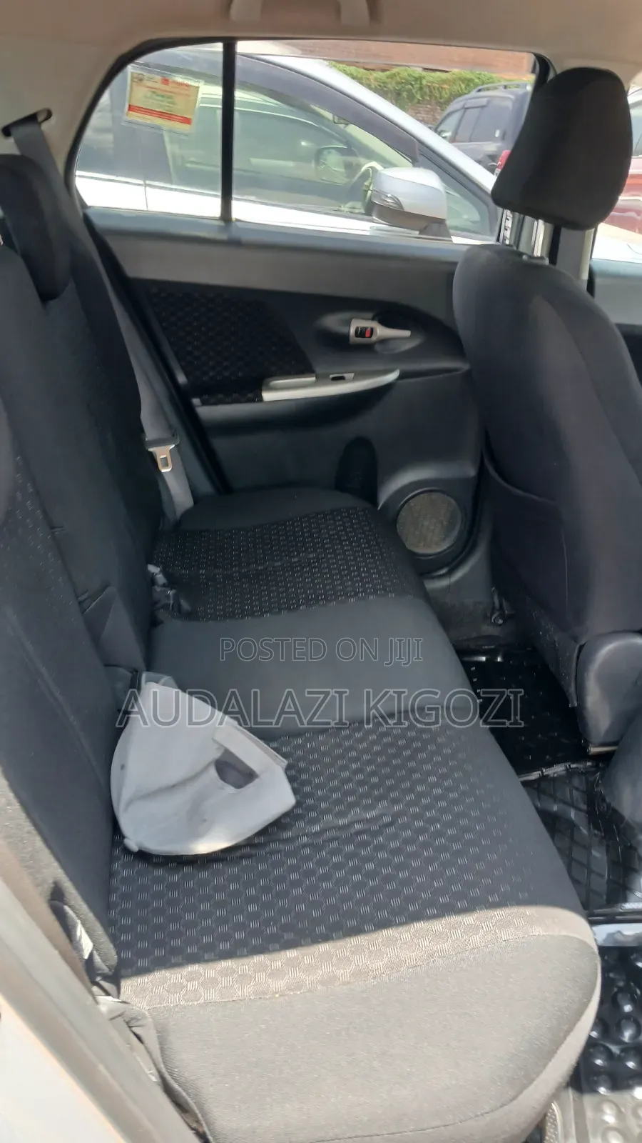 Toyota IST 2011 Silver