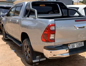 Toyota Hilux 2020 Gray