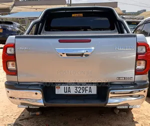 Toyota Hilux 2020 Gray