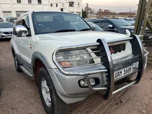 Mitsubishi Pajero 2004 White