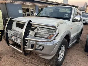 Mitsubishi Pajero 2004 White