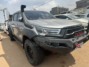 Toyota Hilux 2019 Silver