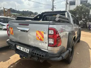 Toyota Hilux 2019 Silver
