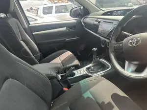Toyota Hilux 2019 Silver