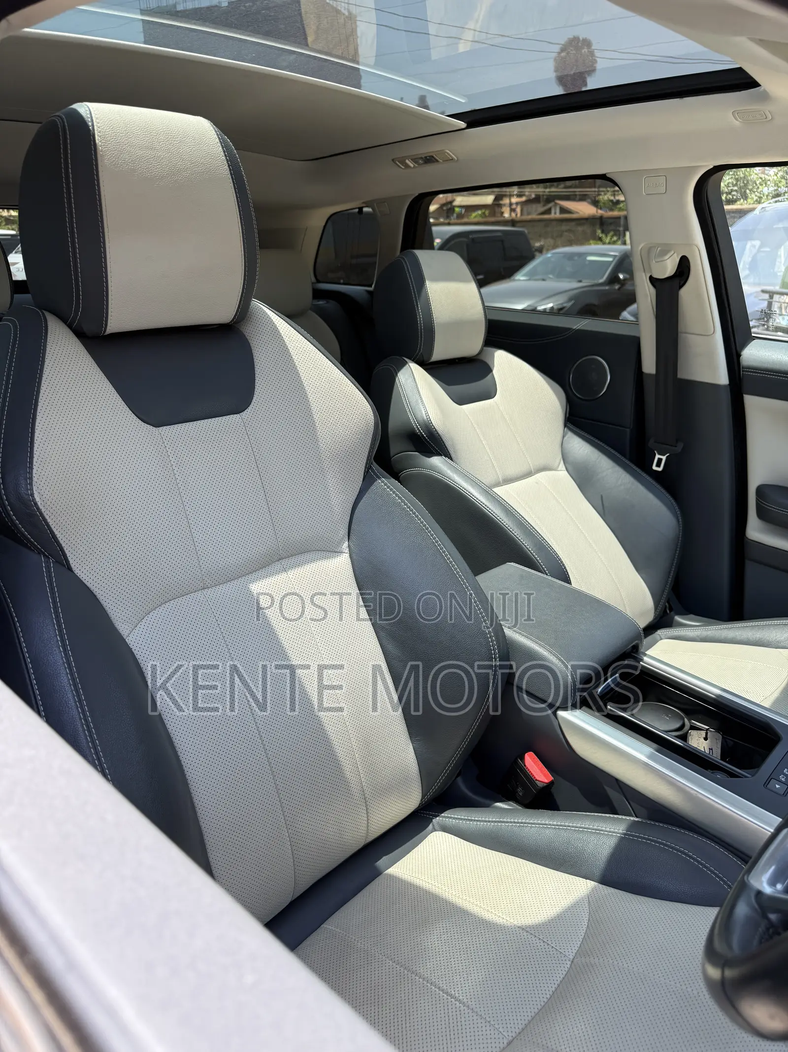 Land Rover Range Rover Evoque Pure 4dr SUV AWD (2.0L 4cyl Turbo 9A)