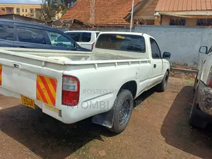 Toyota Hilux 1997 White