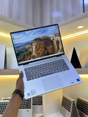 Laptop Dell Inspiron 16 Plus 7630 16GB Intel Core i7 HDD+SSD 1T