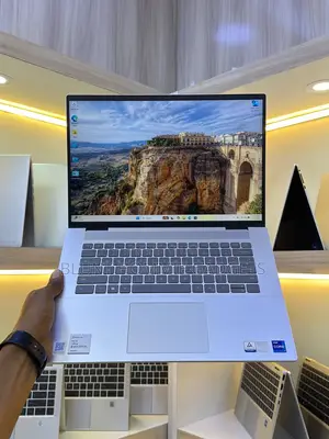 Laptop Dell Inspiron 16 Plus 7630 16GB Intel Core i7 HDD+SSD 1T