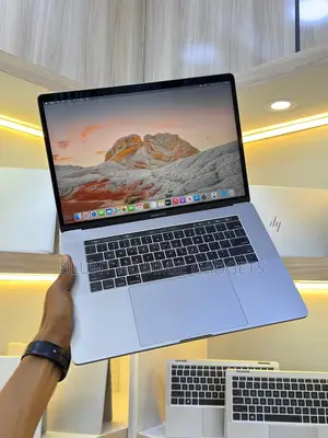 Laptop Apple MacBook Pro 2017 8GB Intel Core i5 HDD+SSD 256GB
