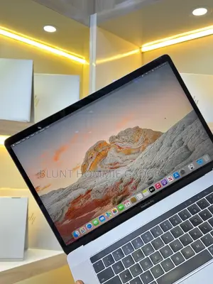 Laptop Apple MacBook Pro 2017 8GB Intel Core i5 HDD+SSD 256GB