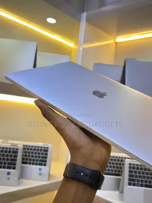 Laptop Apple MacBook Pro 2017 8GB Intel Core i5 HDD+SSD 256GB
