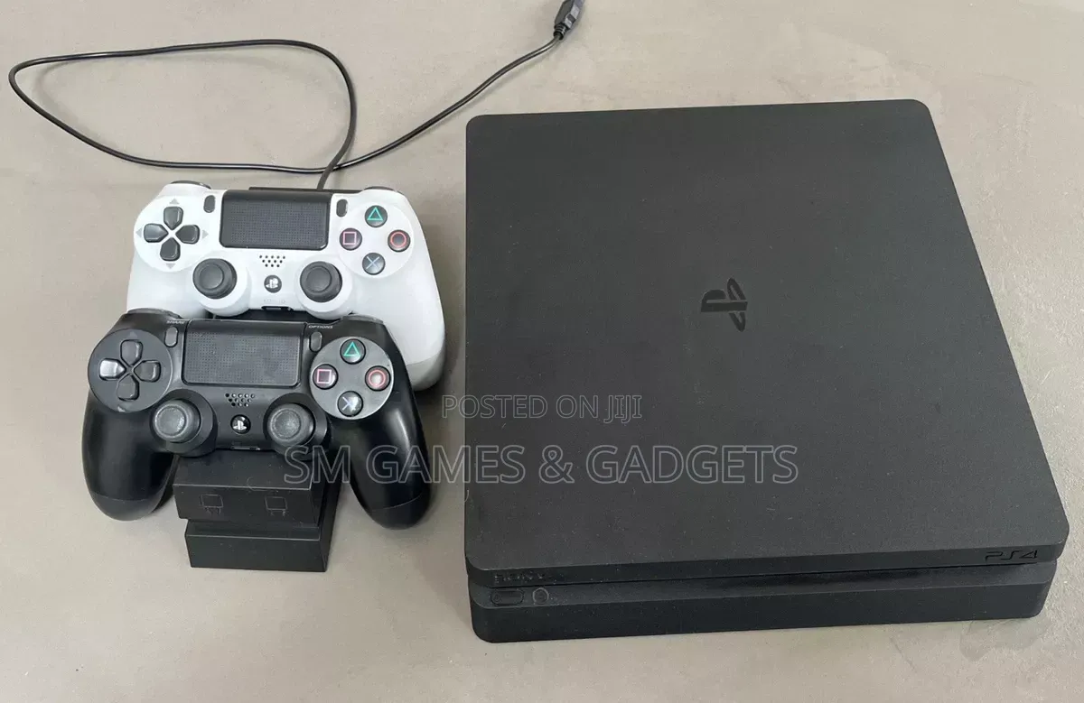 PS4 Slim + 2 New Pads + 10 Games of Customer's Choice
