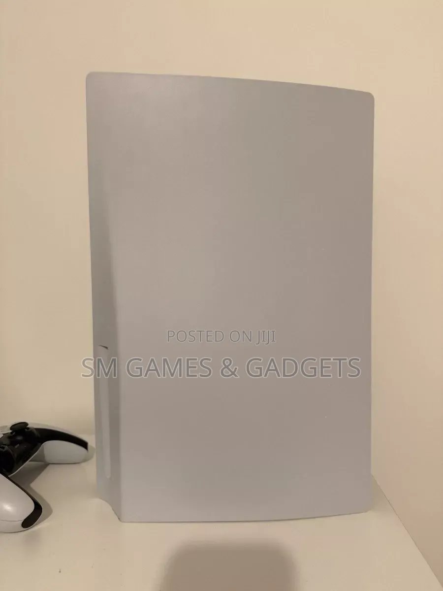Super Clean PS5 Standard Edition + 1 DualSense Pad + Game
