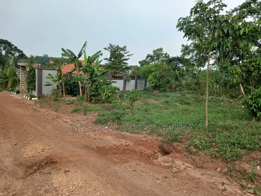 100ft by 100ft for Sell Kasangati Nalusuga at 100m