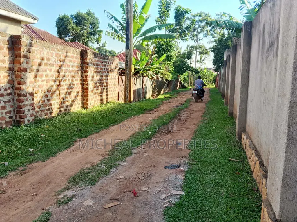 100ft by 100ft for Sell Kasangati Nalusuga at 100m