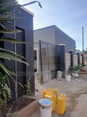 10bdrm Townhouse/Terrace in Seguku Estates, Wakiso / Wakiso for sale