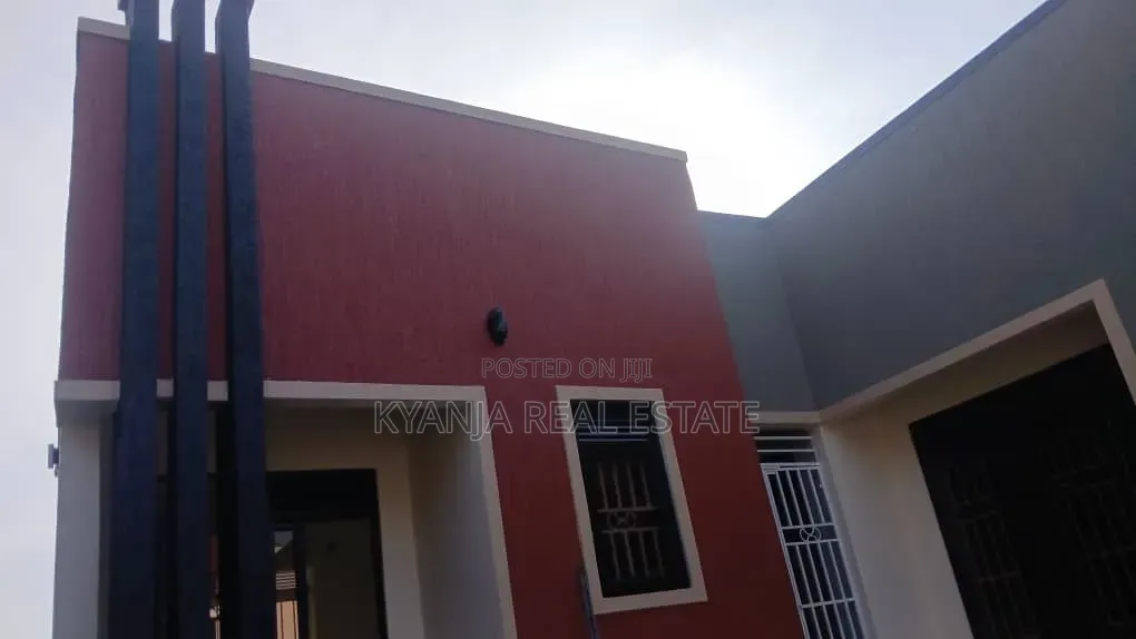 10bdrm Townhouse/Terrace in Seguku Estates, Wakiso / Wakiso for sale