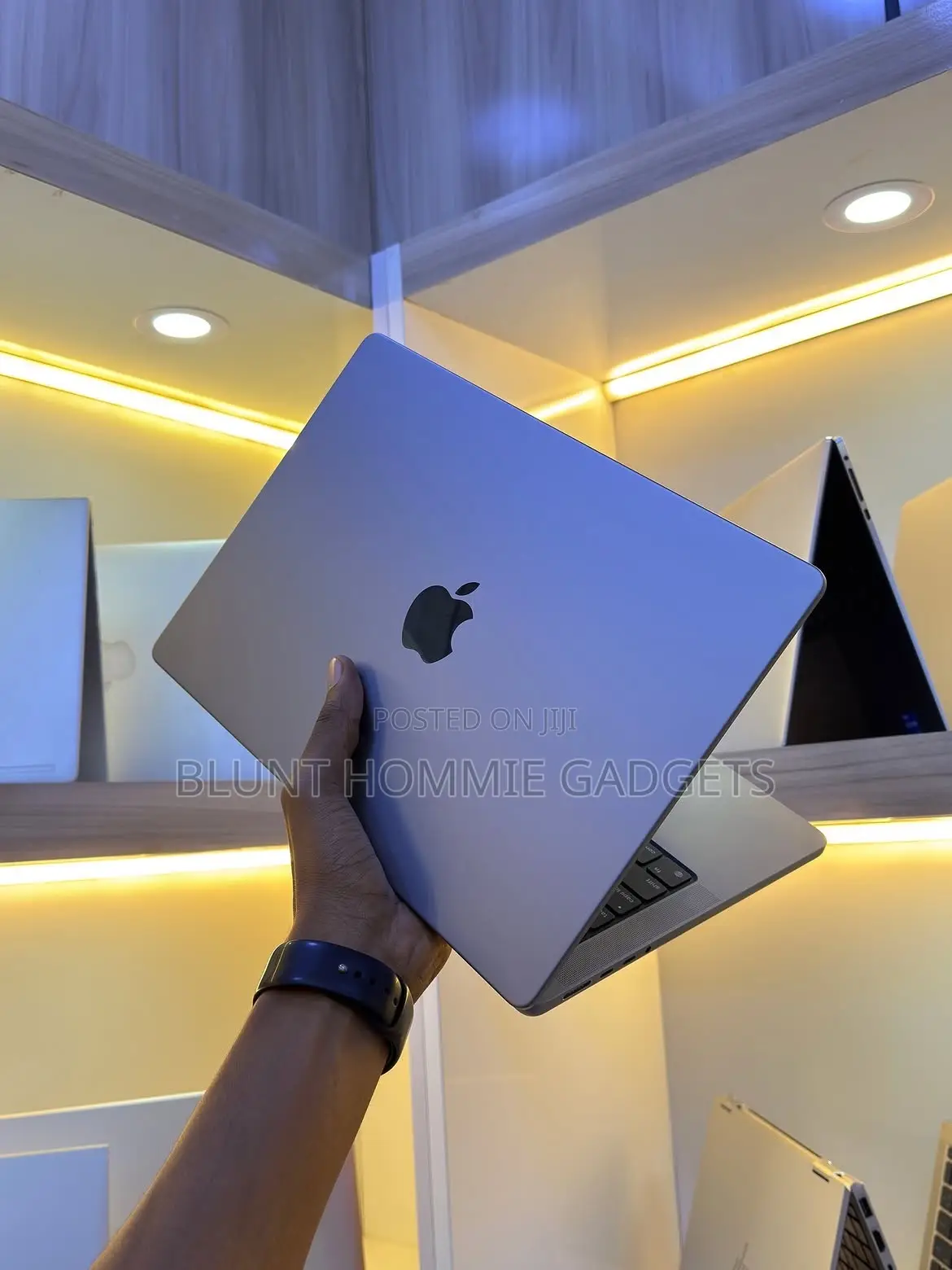 Laptop Apple MacBook Pro 2021 M1 16GB Apple M1 HDD+SSD 512GB