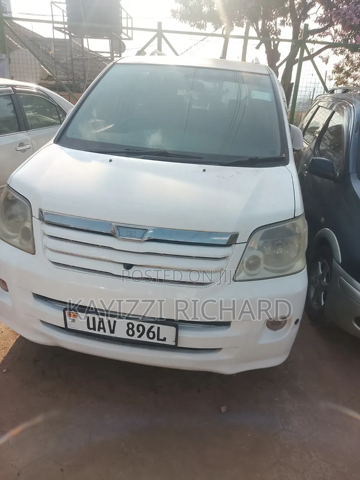 Toyota Noah 2003 White