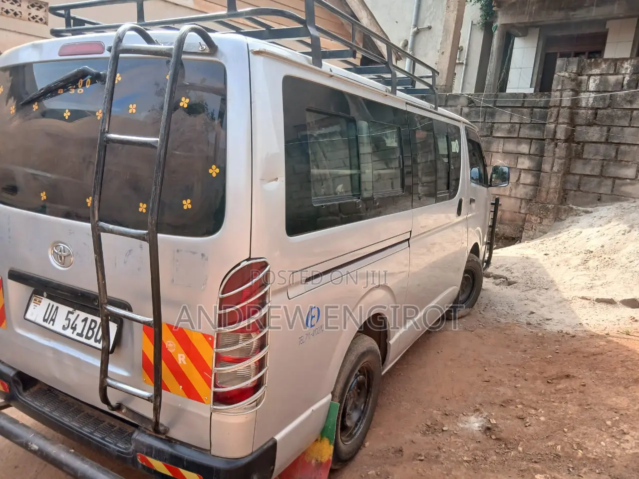 Toyota HiAce 2013 Beige