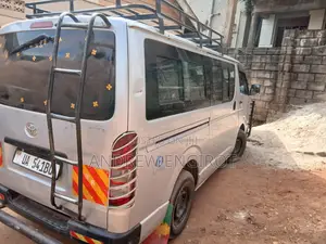 Toyota HiAce 2013 Beige