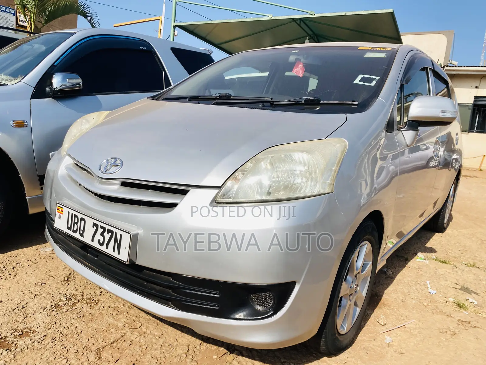 Toyota Passo Sette 2011