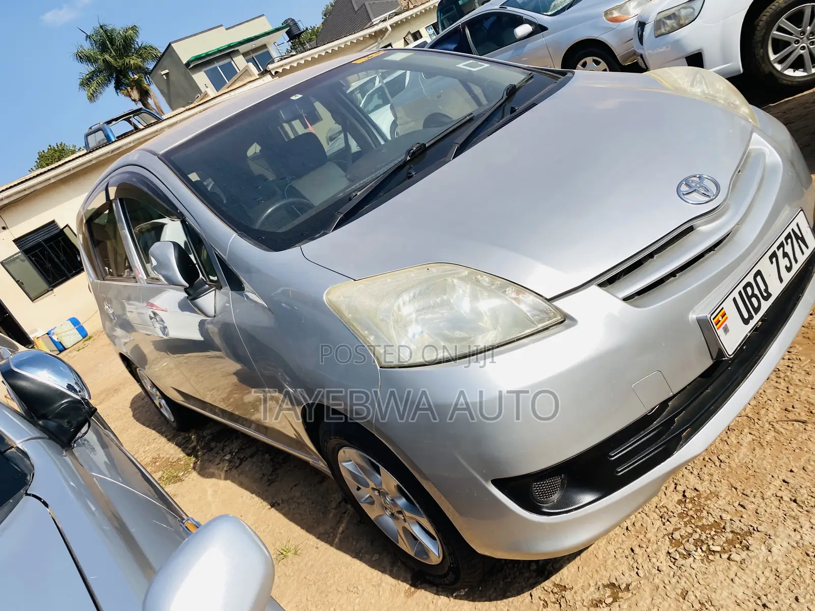 Toyota Passo Sette 2011
